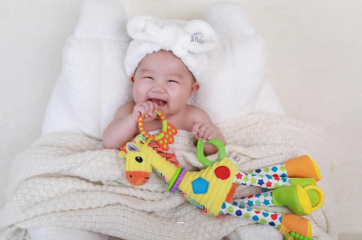 广州宝宝头上有白色的小点 广州宝宝头上有白色的小点